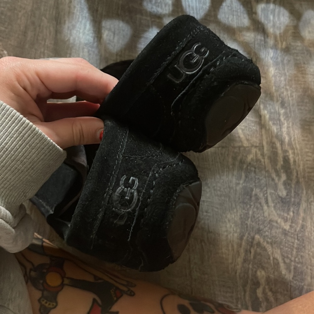 ugg slippers - Picture 2 of 2